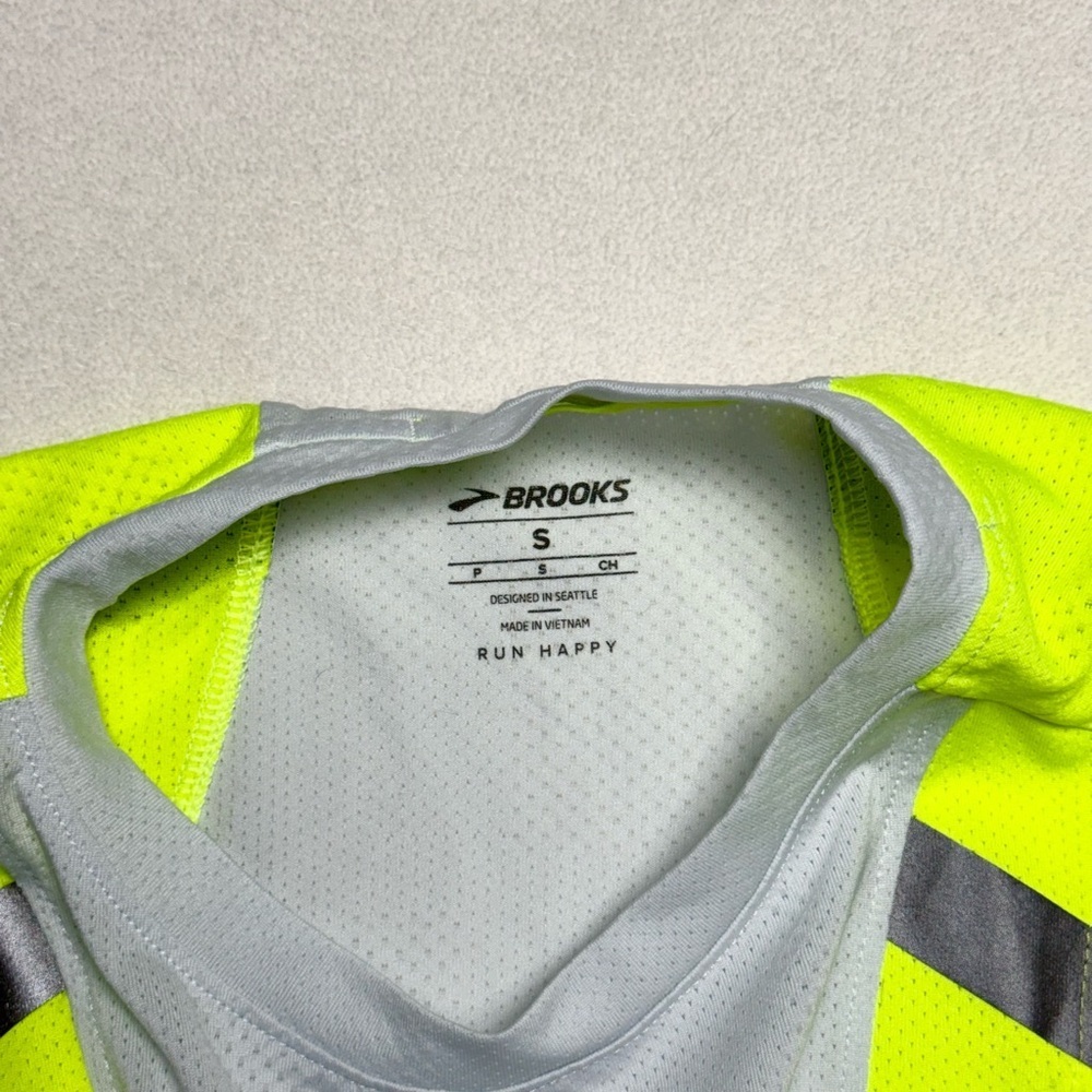 Brooks Tank Size S - Picture 3 of 5